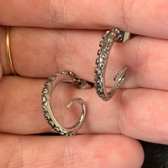 Jewelry - 🌸Silver Tentacle Hoop Earrings